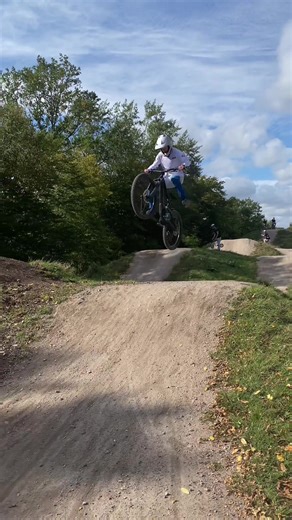 No-Foot Mountain Bike Tricks at Bike Park