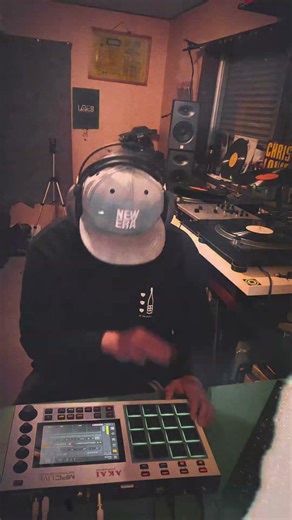 Sampling "MAMA..." 📼 | Dope 85 BPM Session #shorts