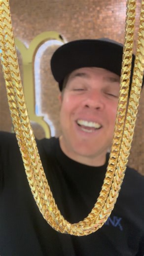 JACOJE Fine Jewelry on Instagram: "Stacking Saturday with the D/C & Plain Franco stack! Both in solid 18KT gold. 4MM 22 inches for a nice setup on both Franco’s. #jacoje"