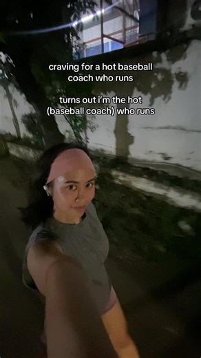 hahhahahaa looking for baseball coach na lang, ako na bahala mag run 🥹🥹🥹 #booktok #emmettmontgomery #inherownleague #windycityseries