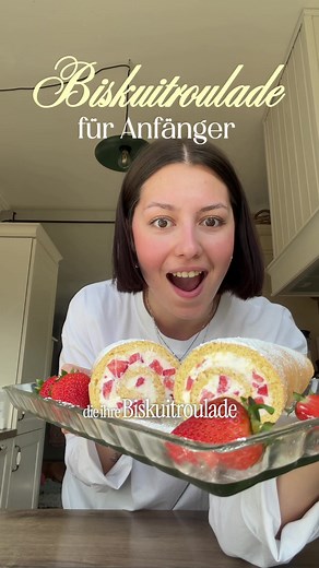 Einfache Erdbeer Biskuitroulade backen