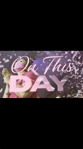 OTD | The journey to 2022 begins here. Leni Robredo kicks off her campaign in Naga City, marking the start of a volunteer-driven movement for honest and transparent governance.🩷 #ProudNagueño #GobyernongTapatAngatBuhayLahat #TropangAngat #TropangGoodGovernance #LagitLagiParaSaBayan #LeniRobredo 📷TT: Leni Robredo | The Robredos