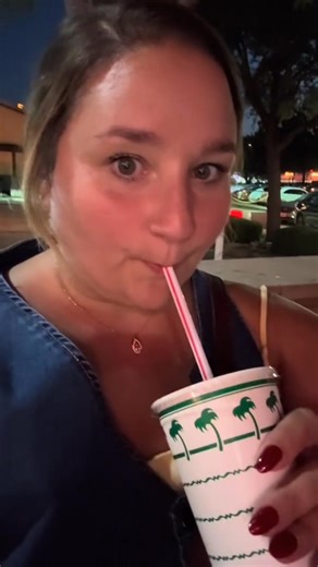 373K views · 9.2K reactions | Have you ever felt like a fish out of water?! That’s how I felt but it’s okay • Plus Size Fashion and made and I feel SO welcome and included night one! I can’t express how scary the first night was when I walked into a room filled with stunning women and knew no one! So grateful for all the women who showed me kindness and grace when I was floundering! #ltkconday1 #ltkcon2025 #inandout #animalfries #animalstyle | Applesauceandadhd | Facebook