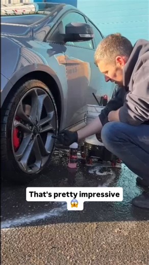 High Definition Detail on Instagram: "Breaking Point | Alkaline Wheel Cleaning Gel Breaking Point is a thick, alkaline wheel cleaning gel with a highly concentrated, gel-based formula. It is designed to deliver effective cleaning power, high foaming performance, and extended dwell time, while maintaining maximum concentration for efficient use. 🔗 Product link in the video Shop Now www.highdefinitiondetail.co.uk/products/breaking-point-alkaline-gel-wheel-tyre-cleaner —————————————————— 📦 Free U