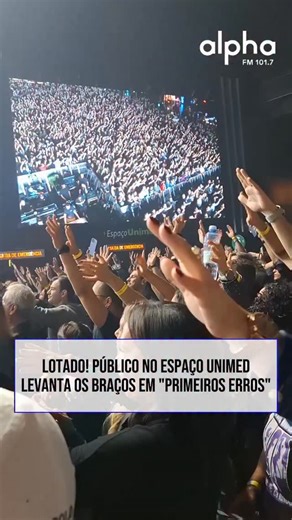 🎸🎸🎸 CAPITAL INICIAL EM SÃO PAULO! A banda Capital Inicial (@capitalinicial) realiza, na noite desta sexta-feira (14), o primeiro de dois shows da turnê “Acústico 25 anos”, no Espaço Unimed (@espacounimed), em São Paulo. O grande sucesso "Primeiros Erros" recebeu também um "grand finale": o público em coro com os braços ao alto, emanando energia positiva. #AlphaFM #capitalinicial #acústico25anos #rock #rocknacional #rockbr #dinhoouropreto | Alpha FM