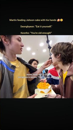 #marhoon Juhoon getting fed cake while Seonghyeon and Keonho judge them from the sidelines😭💕#cortis