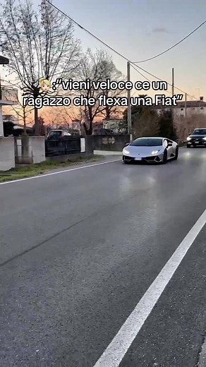 Lamborghini Huracan vs Fiat Multipla: Una Comparazione Unica