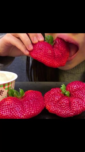 #fyp #tiktokfood #eating #strawberry #asmr