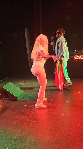 Découvrez les moments forts de ma performance au festival #OYOFE à Barcelone🇪🇸 // kiffez l’énergie et l’ambiance qui etaient tellement dingue qu’ils ont même demandé un remix 😀[en gros l’Espagne a été mbokalisé] alors à très bientôt pour le 08 mars 2025 au Cabaret Sauvage . Tickets toujours disponibles à 35€ seulement via 👉🏻 🔗 https://shotgun.live/fr/events/afara-tsena | Afara Tsena