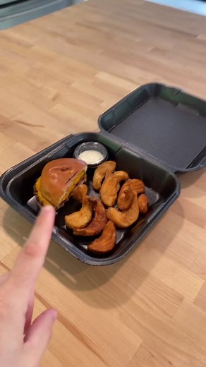 FREE #LUNCH AGAIN?! #chefshay #lifehack #hack #life #save #chef #cooking #baking #food #foodie #free #fy #fyp #foryou #foryoupage #burger #fries #yum