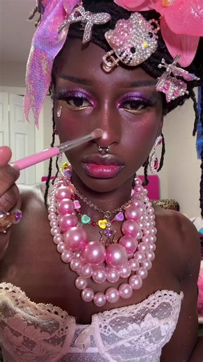 This highlighter is so pretty! ✨ makeup tutorial using the shades rodeo drive mixed with glazed donut #fyp #makeup #highlighter #makeuptutorials #glowymakeup