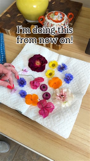 2.3M views · 15K reactions | Best Crafting hack! How to press flowers in the microwave! #flowerpressing #flowers #craft #microwave #floraldesign | Jeff & Lauren | Facebook