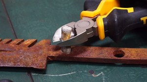 Reviving an Old Rusty Survival Knife to Excellence