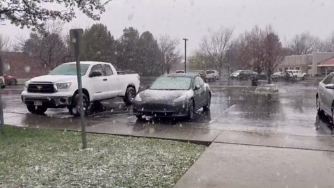 Unseasonal snow falls on Cache Valley in Utah