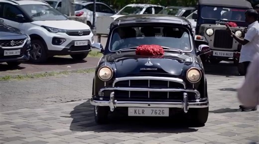 Video and text shared by Mr Manoj Kumar, Member NOT FOR SALE Grand entry of the groom for the wedding driving a Mark I. (Source - Reel by @pranav.surendran) | Ambassador Landmaster HM Morris BMC Car Fans and Owners