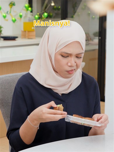 Manis sangat kuih ni… 😅 Terus terfikir....kalau buat sendiri kuih bakar ni, boleh kawal manisnya. Mesti lagi sedap! Dengan bantuan Philips 4000 Series Stacked Air Fryer dan HR7530 Food Processor, semuanya jadi lebih mudah. Sajian Raya lebih sihat untuk insan tersayang. 💛 Masak lebih bijak Bersama Philips! #Ramadan #JuadahRaya #MasakBijak #PhilipsHomeLiving #AmwayMY