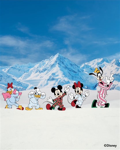 Solo para iconos de la moda. Descubrí los jingle jammies de Old Navy x Disney para toda la familia 🎁 Encontralas acá: https://cr.lineupshop.com/collections/old-navy-jingle-jammies | Old Navy Costa Rica