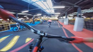 Du Pumptrack tout le weekend en passant par Stride Strasbourg Indoor Bike Park et Mulbach - BikeSolutions, c'est addictif 💉 #Indoor #Pumptrack #Flip Avec Guillaume Larbeyou, Thomas Lapeyrie, Giromagny Enduro Team - MTB ---- SUNN, La Clusaz MELTONIC | Kilian Bron