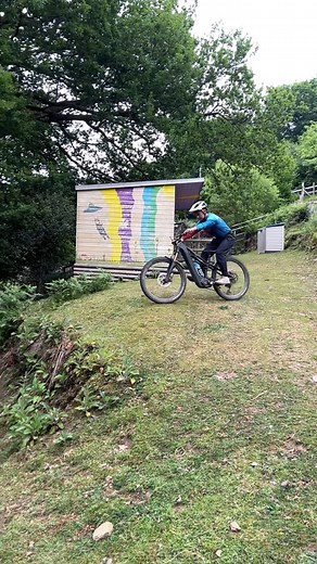 467K views · 7.8K reactions | Bad vs better, steep roll ins @cubebikesuk @leisurelakesbikes @boschebikesystems @cube.bikes #coaching #mtb #ebike #cubebikes | Robert Williams coaching | Facebook