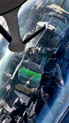 🔊 VOLUME UP! Insane F-16 Mid-Air Refueling by KC-135 Stratotanker! USAF Precision Over Ocean (2026)