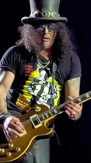 Sweet child oh mine crazy solo slash #slash #gunsnroses #shorts