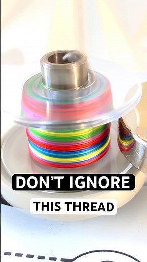 STOP ✋ Watch what happens when this multicolor thread fills a bobbin…
