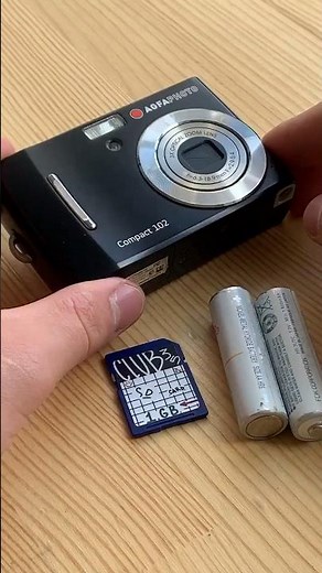 AGFA compact 102 digital camera 2000s