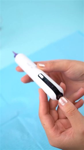 Mast Permanent Makeup Official on Instagram: "𝐌𝐚𝐬𝐭𝐓𝐢𝐩𝐬: 𝐀𝐝𝐣𝐮𝐬𝐭𝐢𝐧𝐠 𝐍𝐞𝐞𝐝𝐥𝐞 𝐋𝐞𝐩𝐭𝐡 𝐰𝐢𝐭𝐡 𝐌𝐚𝐬𝐭 𝐘22 𝐏𝐫𝐨. 🔧 Fine-tuning your Y22 Pro is essential for precision. Follow these simple steps to find your perfect hang: 1️⃣ Identify your gear: Distinguish between the charging port at the top and the adjustable grip handle. 2️⃣ Adjust the length: Rotate the grip clockwise to increase needle length. Turn it counter-clockwise for a shorter hang. Mastering this control ens