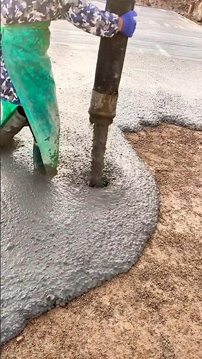 How to pour a floor with ready mix concrete #floor #casting #readymix #concrete #construction