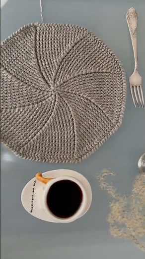 Free crochet table mat pattern (in the description to this video).
