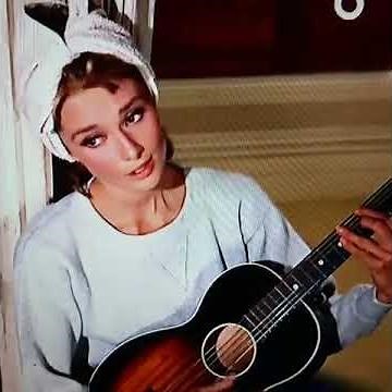 Audrey Hepburn singing in Breakfast At Tiffanys