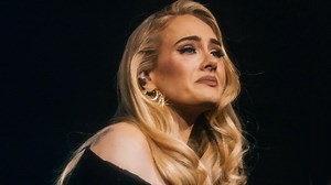 Adele gets emotional reacting to fan in Las Vegas show