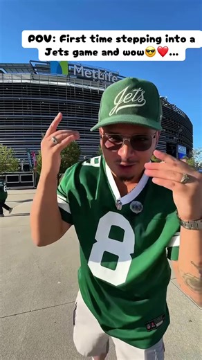 #creatorsearchinsights First time stepping into a Jets game and wow... what an introduction💚. From the chants in the stands to the back & forth battle with the Eagles, the atmosphere was unforgettable. Sure, the ending left me questioning a few calls •... but that's what makes this sport so addictive. I put the whole experience together in a video, the sights, the sounds, and the story of my first Jets game. Give it a watch and feel the energy for yourself. #TakeFlight #NFL #nyjets #jets