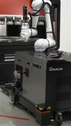 アマダ 【公式】 on Instagram: "曲げ自動化の常識が変わる👀 アマダの脱着式協働ロボット「CR-010B」✨ ロット数、難易度、加工サイズ、そして就業時間など、 様々な状況に応じてスマートに使い分けることが可能です！ 詳しくはこちら⇩ https://www.sheetmetal.amada.co.jp/lineup/bend/cr-010b/cr-010b.html"