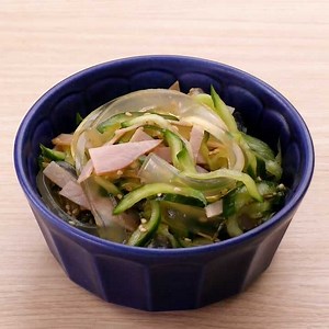 さっぱりつるっと食感♪ 葛切りの中華風サラダのレシピ動画・作り方 | デリッシュキッチン