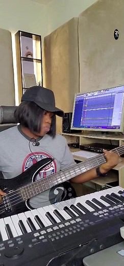 That catchy gospel bass licks 👌🔥🎸✅ @SandraBoqkye 🔥 #bassplayer #bassguitar #bassist #bass | BassLady