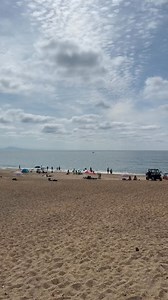 Il y a peu de monde ce 5 août sur les plages d’Anglet au Pays Basque malgré le beau temps, la chaleur et un océan plutôt calme. #anglet #paysbasque | Mike Bresson