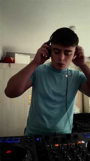 Exploring DJ Sounds on SoundCloud
