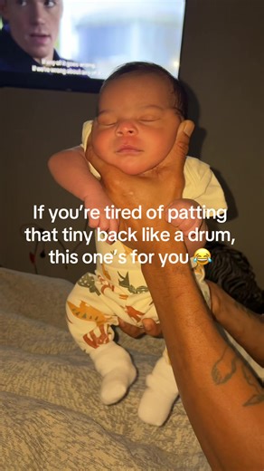 I swear this little trick changed everything 😭👏 No more endless back pats — baby burps in seconds! #MomHack #NewbornTips #MomHack #BurpingTips #NewMomLife #MomTok #BabyHacks #PostpartumLife #RealMomMoments #MomContentCreator #fyp