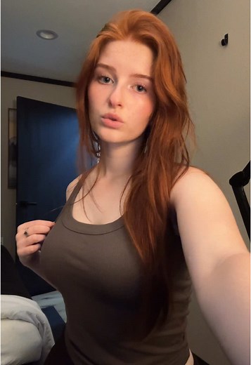 Brook (@i.luv.beetles)’s video of Sydney Sweeney