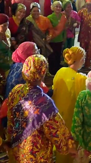 128K views · 2.5K reactions | “LUNSAY”… a traditional song and dance of the Jama Mapun. The distinct parts of it include gathering in a circle, singing, and stamping on bamboo to create sound. I have heard that at some celebrations this could go on for hours… holding hands, and moving in a spiral. Incredible to witness this. | BecomingFilipino | Facebook