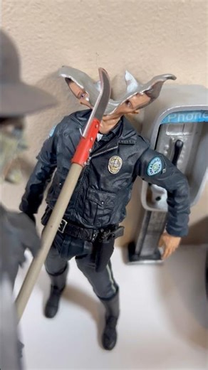 The Creeper splits T-1000 open like a coconut￼￼. #jeeperscreepers #t1000 #horror