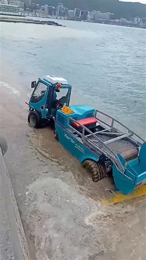 44K views · 181 reactions | Oriental Bay - Beach closure for new sand. Can’t park there mate | Wellington - LIVE | Facebook