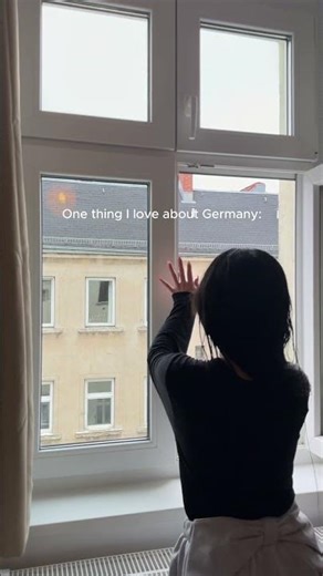 Who thought this!? Two way window is so cool