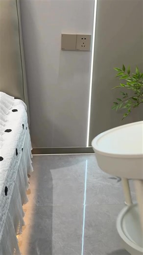 1K views | ✨ Minimalist, practical, and elegant – the table that fits perfectly in any space! 李 #home #homedecor #homestyle | Dreamy Interiors | Facebook