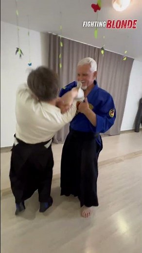 Shook hands and hit the floor! Defense against fake friendly attacks 🥋