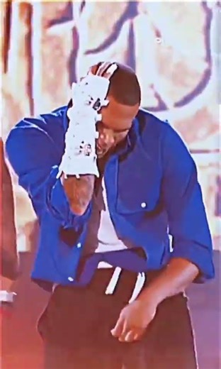 Chris brown performing cover MJ #chrisbrown #michaeljackson #performence #breezy #shoets