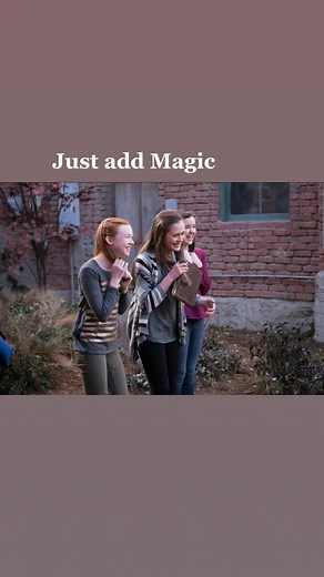 Just add Magic behind the scenes #kellyquinn #darbieobrien #hannahparkerkent #magiccookbook #magic #parquinnien #justaddmagictv @Olivia Sanabia