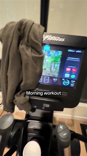 Raw DIML as a software enginner living in NYC. Only spent $2 today 🤪 . . . . #whatieatinaday #eatgoodfeelgood #fypシ #runnergirl #healthylifestyle