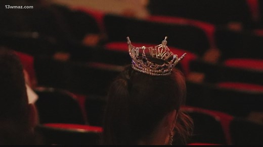 Winner crowned in Miss Warner Robins, Miss International Pageant